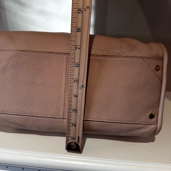 Banana Republic Elegant Beige Soft Pink Leather Shoulder Bag - Picture 10 of 15